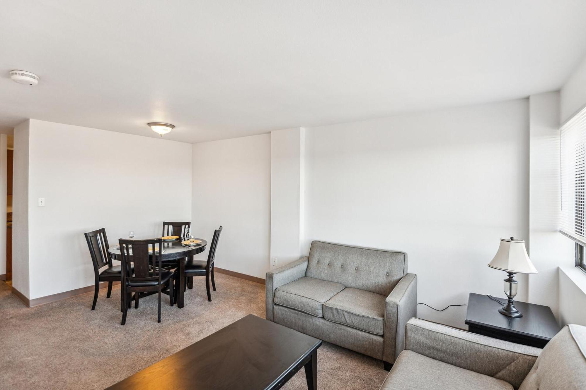 Pp 2401 Modern Corporate 2br Pool, Gym
