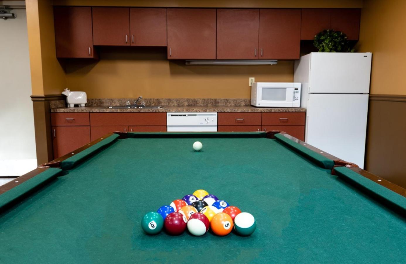 Pp 2401 Modern Corporate 2br Pool, Gym Apartment